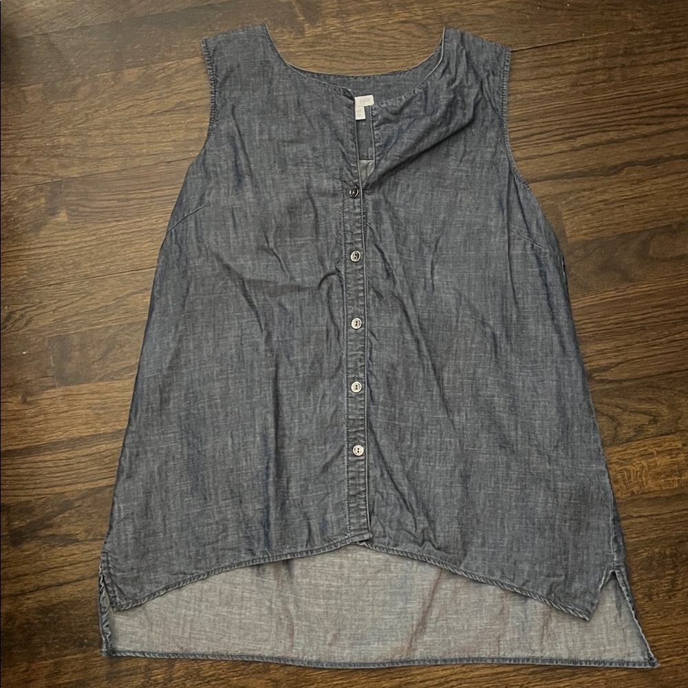 J. Jill Sleeveless Chambray Button Down Shirt